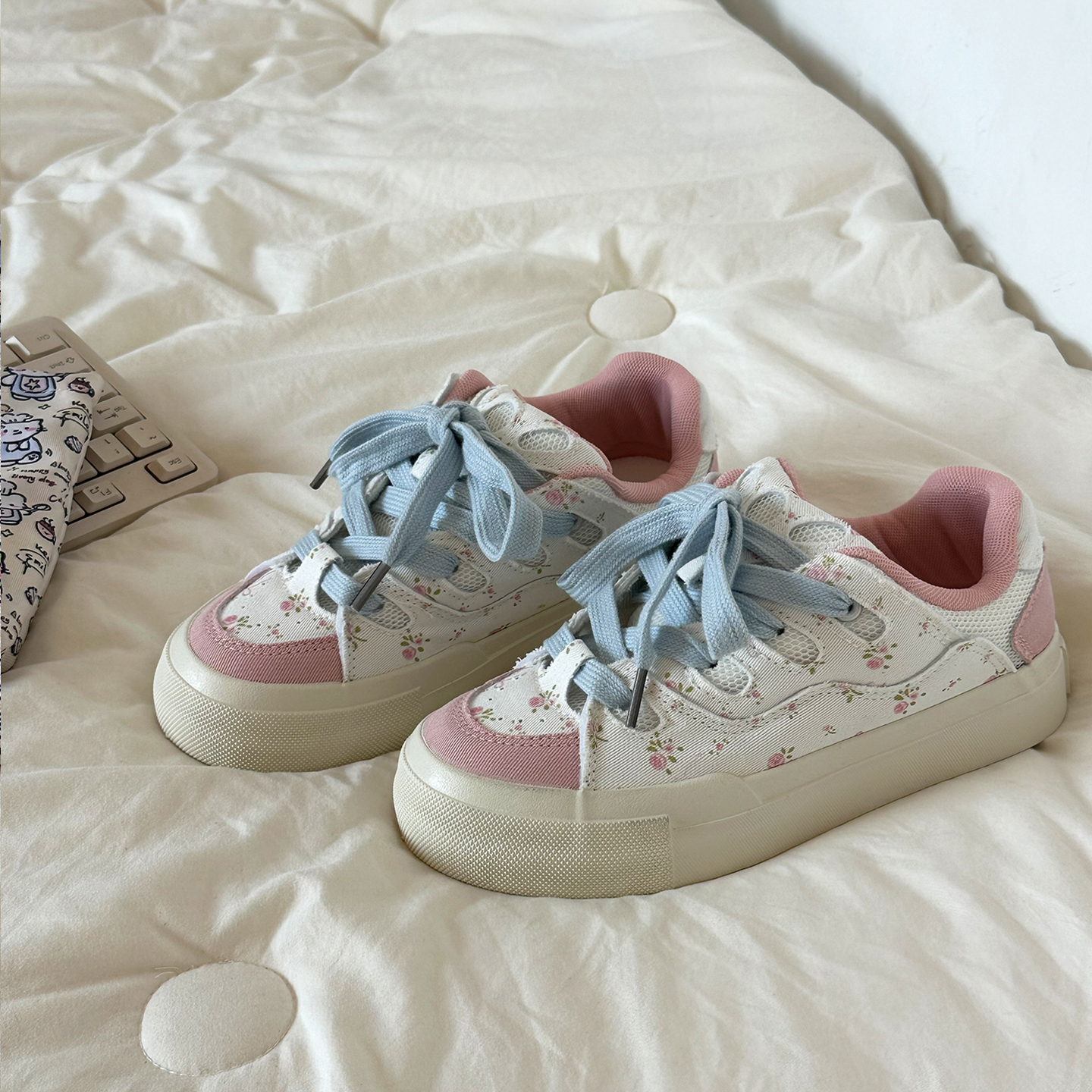 成宇阳透气网面运动板鞋女2025夏季新款百搭厚底甜美帆布小白鞋子