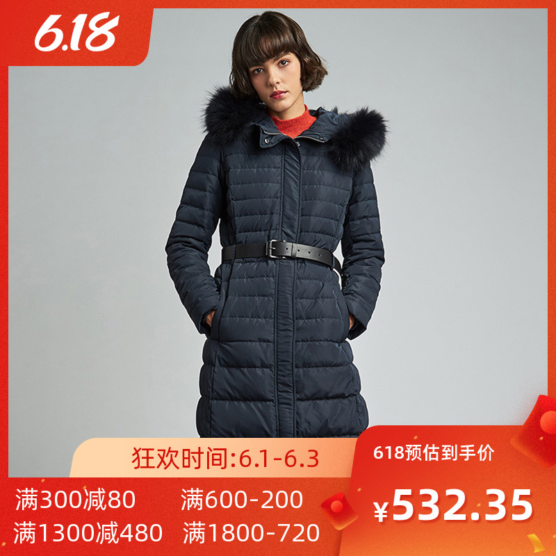 【断码XS/S】艾格冬季女装休闲时尚修身束腰长款连帽羽绒服 Y572