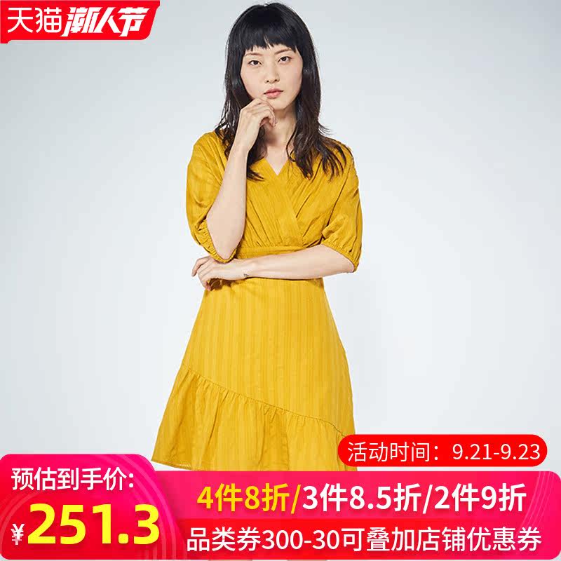 【断码S】艾格2020夏季新品女装时尚纯色短袖V领连衣裙z490
