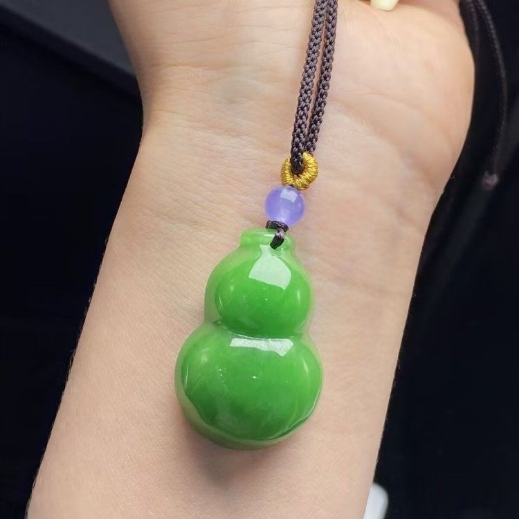 满绿豆绿色翡翠处理福禄寿挂件