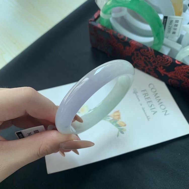 冰糯种紫罗兰飘绿翡翠处理玉镯子