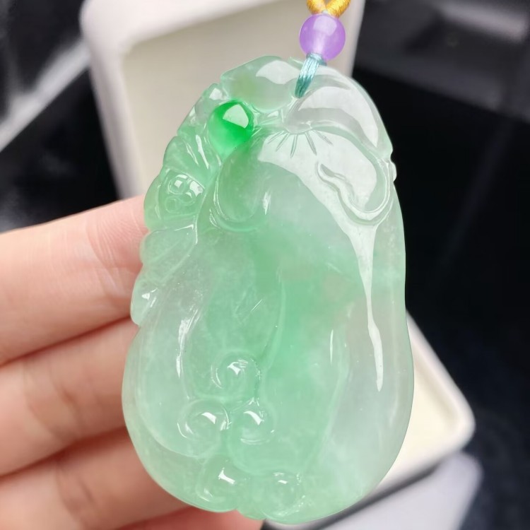 冰糯种飘绿翡翠处理福寿如意挂件