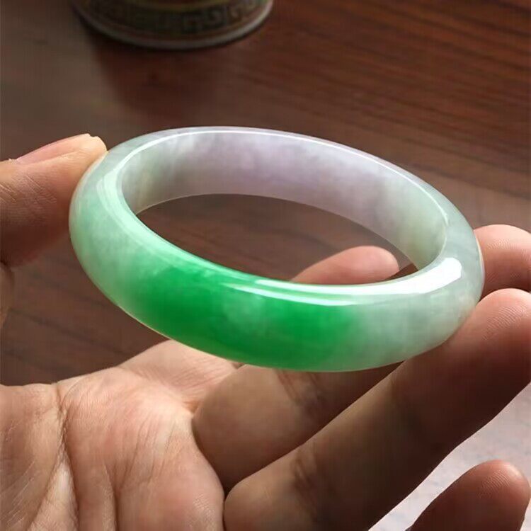 紫罗兰飘绿翡翠处理玉镯子
