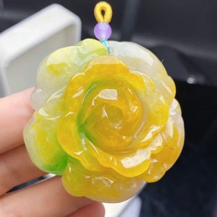 黄翡飘绿翡翠处理花开富贵挂件