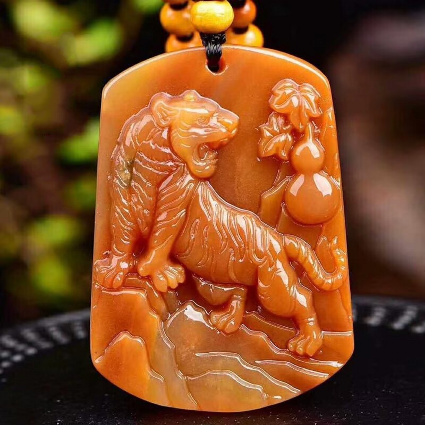 云南天然黄龙玉生肖虎吊坠
