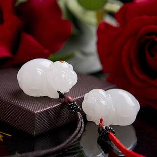 羊脂级白玉猪吊坠手把件项链男女款发财猪新疆天然玉石籽料玉挂件