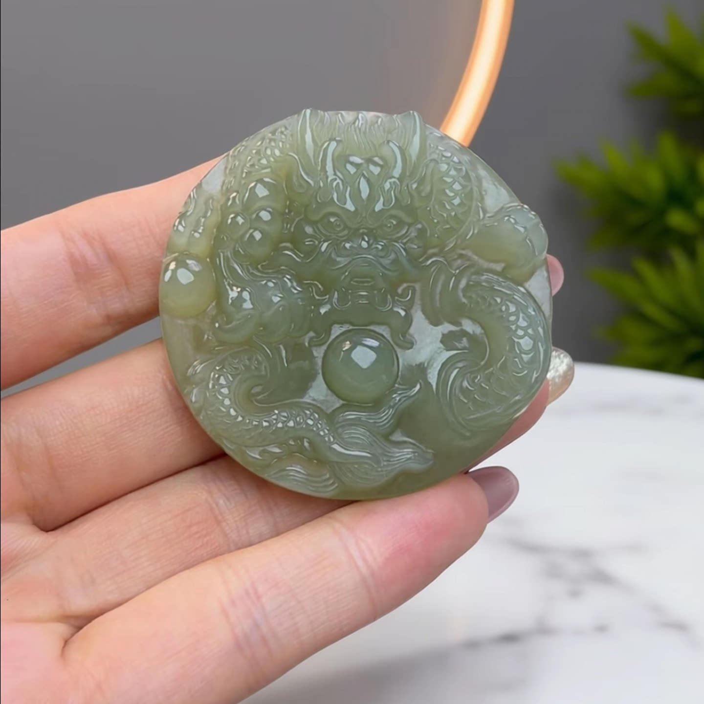 天然新疆和田玉生肖龙牌吊坠