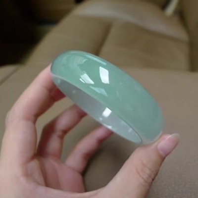 正品冰种浅绿色真玉手镯