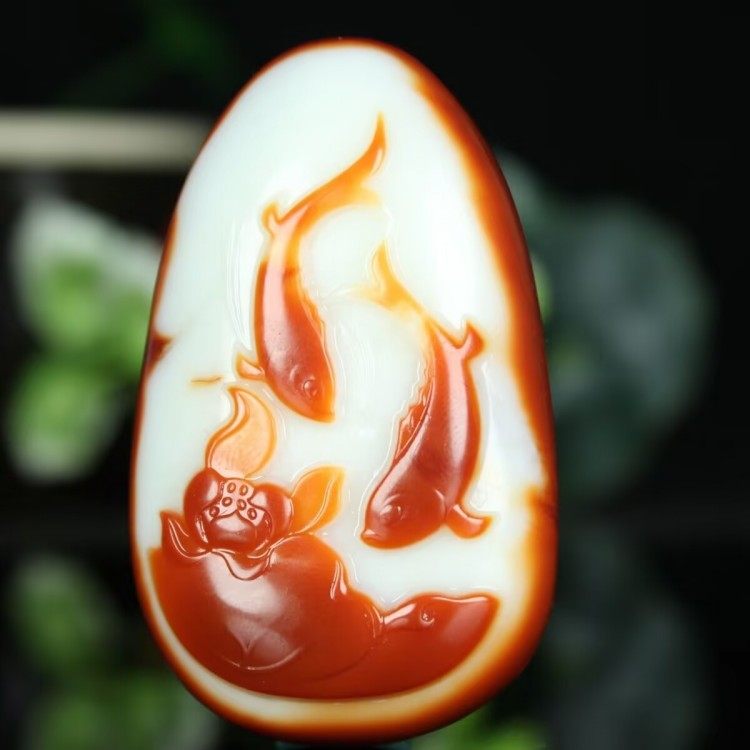 新疆和田玉连年有余吊坠羊脂级红沁皮籽料莲花金鱼挂件男女款玉坠