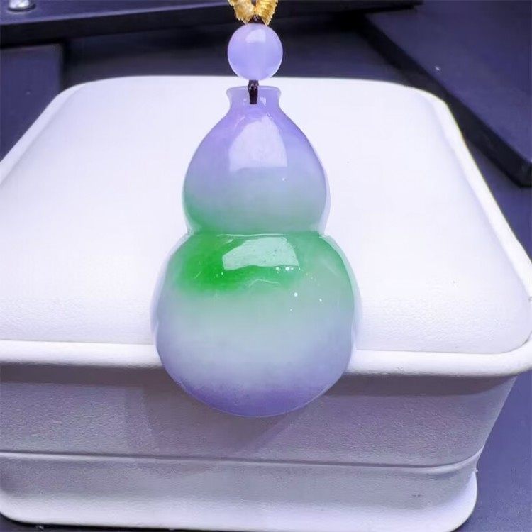 紫罗兰飘绿翡翠处理福禄挂件