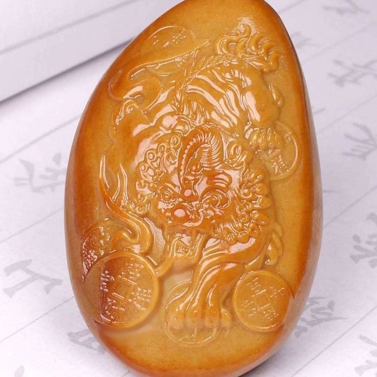 羊脂玉红皮籽料貔貅挂件