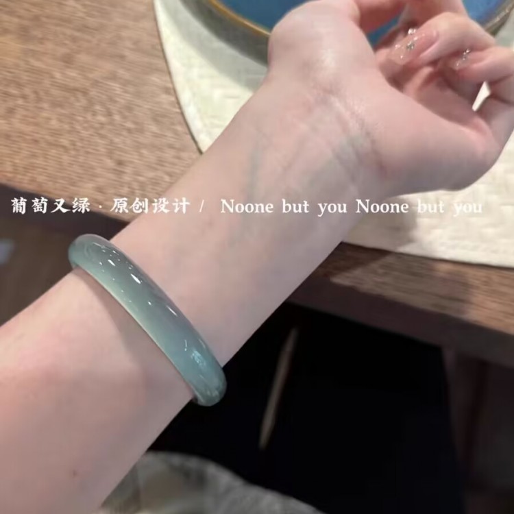 天然冰种玛瑙手镯少女薄荷绿玉镯