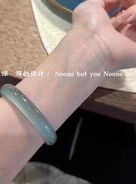 天然冰种玛瑙手镯少女薄荷绿玉镯