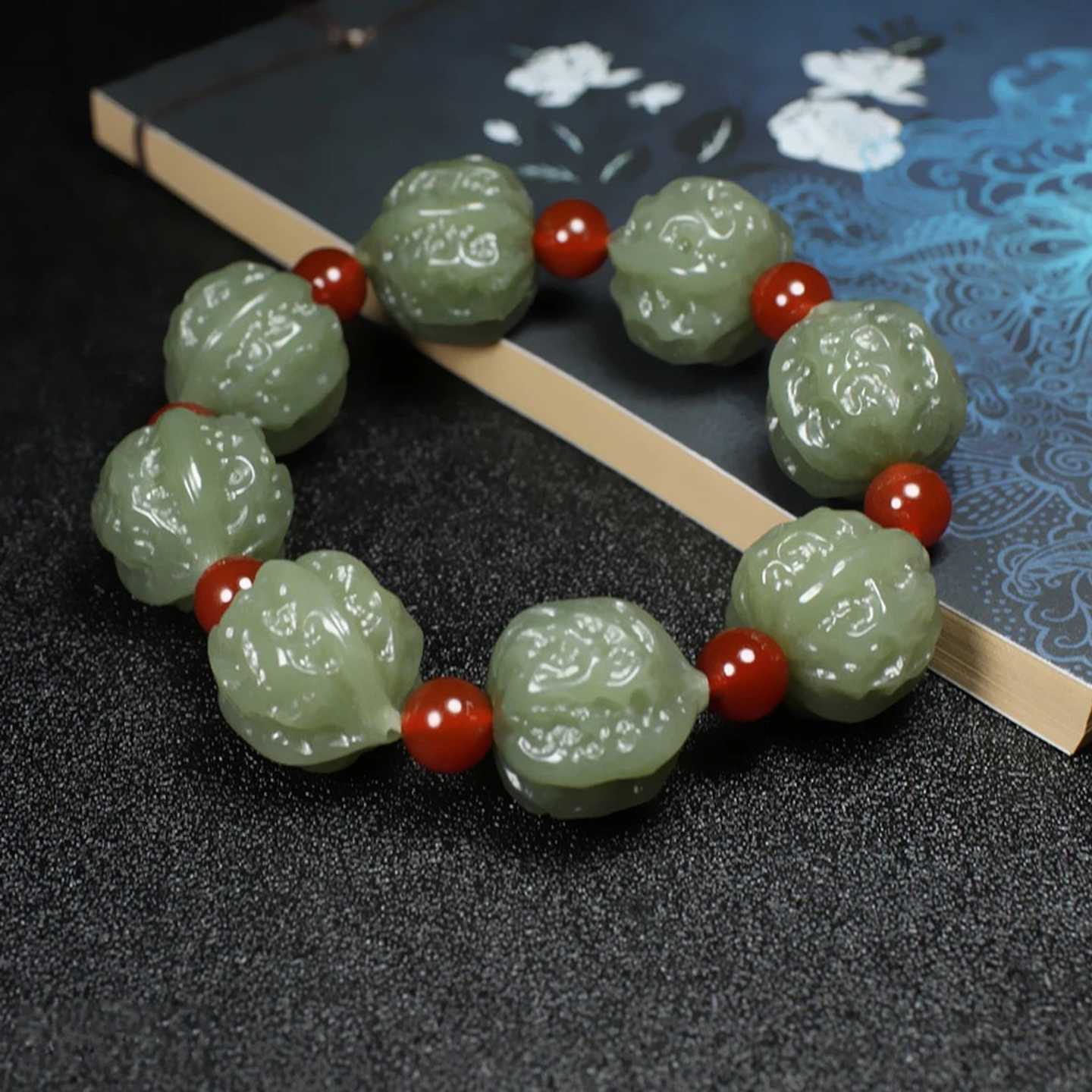 真品新疆和田玉核桃手链青白玉文玩核桃玉手链男女款手串附送证书