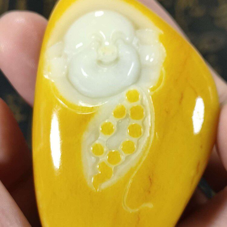 新疆和田玉佛公吊坠羊脂级黄沁皮籽料弥勒佛挂件男女款玉吊坠包邮