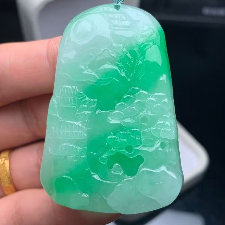阳绿翡翠处理招财山水如画挂件