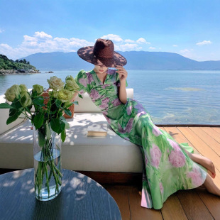 2025源头工厂跨境新品 收腰度假茶歇裙 V领绿色印花连衣裙女泡泡袖