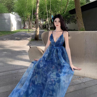 蓝色梦幻法式高级纯欲碎花印花领高腰露背氛围感海边度假连衣裙