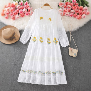 2026欧美新款花朵刺绣大V领灯笼袖宽松连衣裙长裙