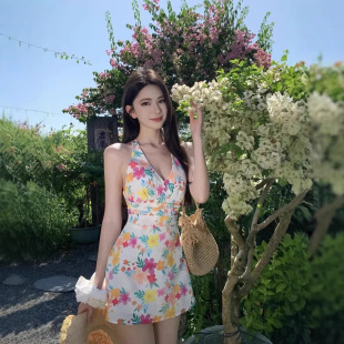 多巴胺彩色碎花v领挂脖连衣裙女夏日海边度假风露背海岛沙滩短裙