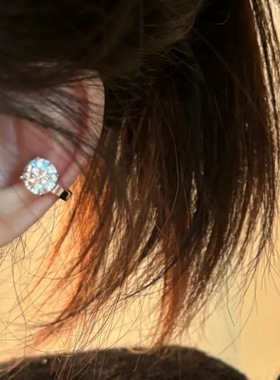 爆闪锆石耳夹女日常通勤百搭气质无耳洞耳骨夹高级感轻奢新款耳饰