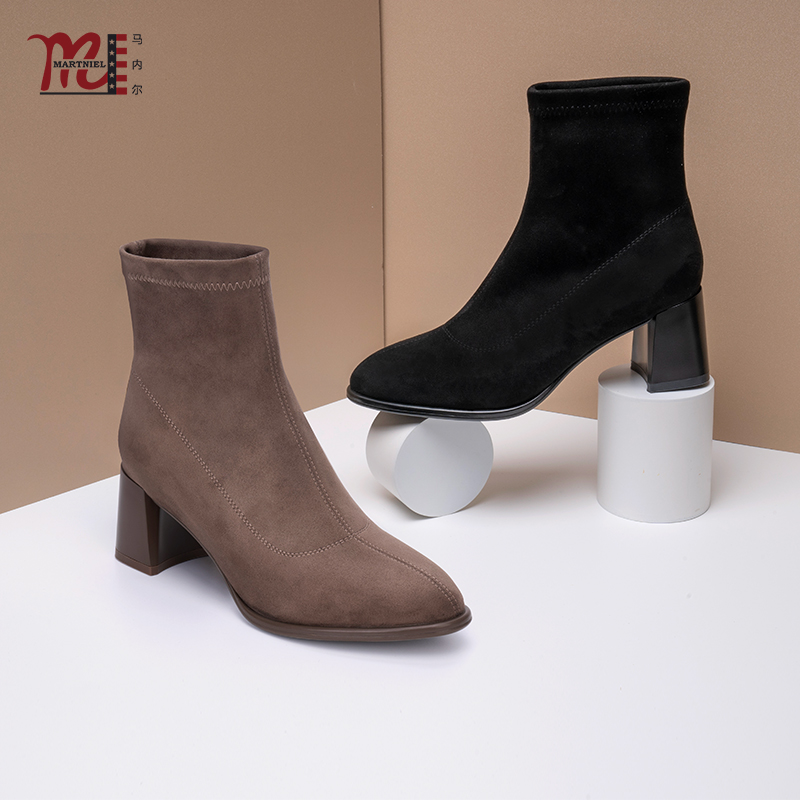 马内尔弹力瘦瘦靴2023冬季新款黑色套筒休闲高跟防滑短靴G39481