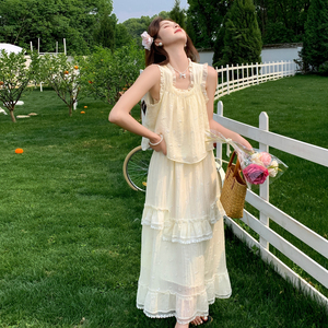 米白色无袖蕾丝拼接木耳边半身裙两件套女2025年夏季新款时尚套装图片