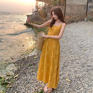 法式高级感刺绣修身长款吊带裙连衣裙女夏季度假显瘦气质仙女长裙