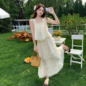 2025夏季新款浅黄色蕾丝花边甜美短袖不规则两件套图片