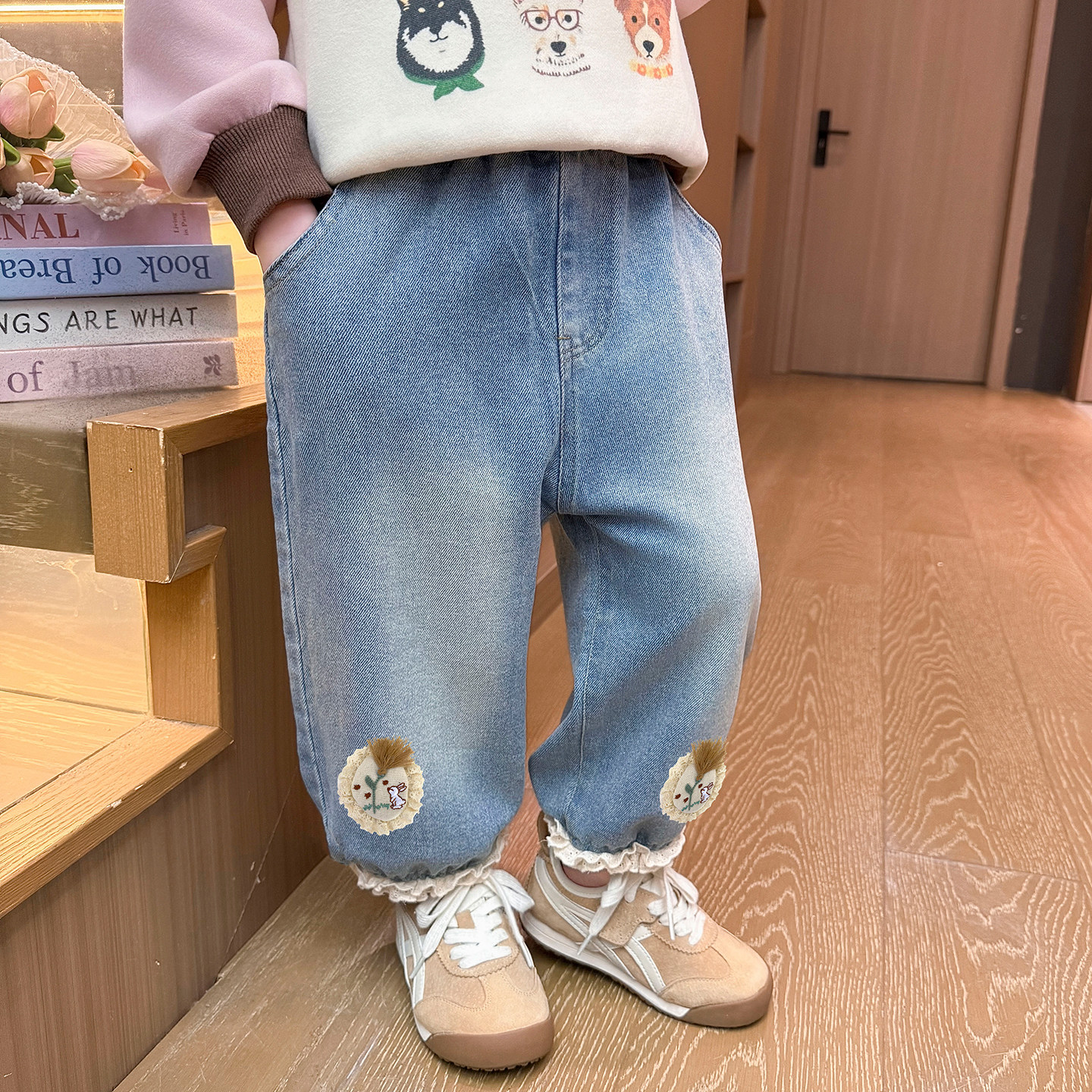女童洋气宽松牛仔裤春秋季2026新款女宝宝卡通图秋装儿童休闲裤子