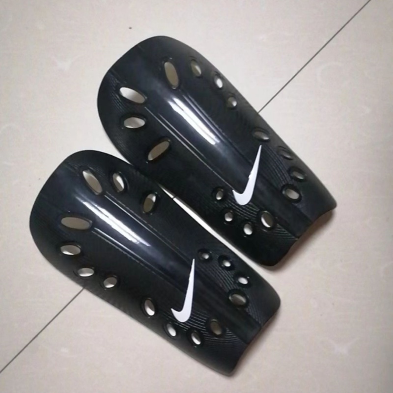 NIKE男女款训练足球运动护具