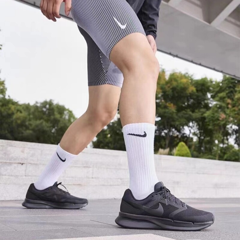 Nike耐克运动鞋女鞋RUN SWIFT 3 网面透气缓震跑步鞋 DR2698-002