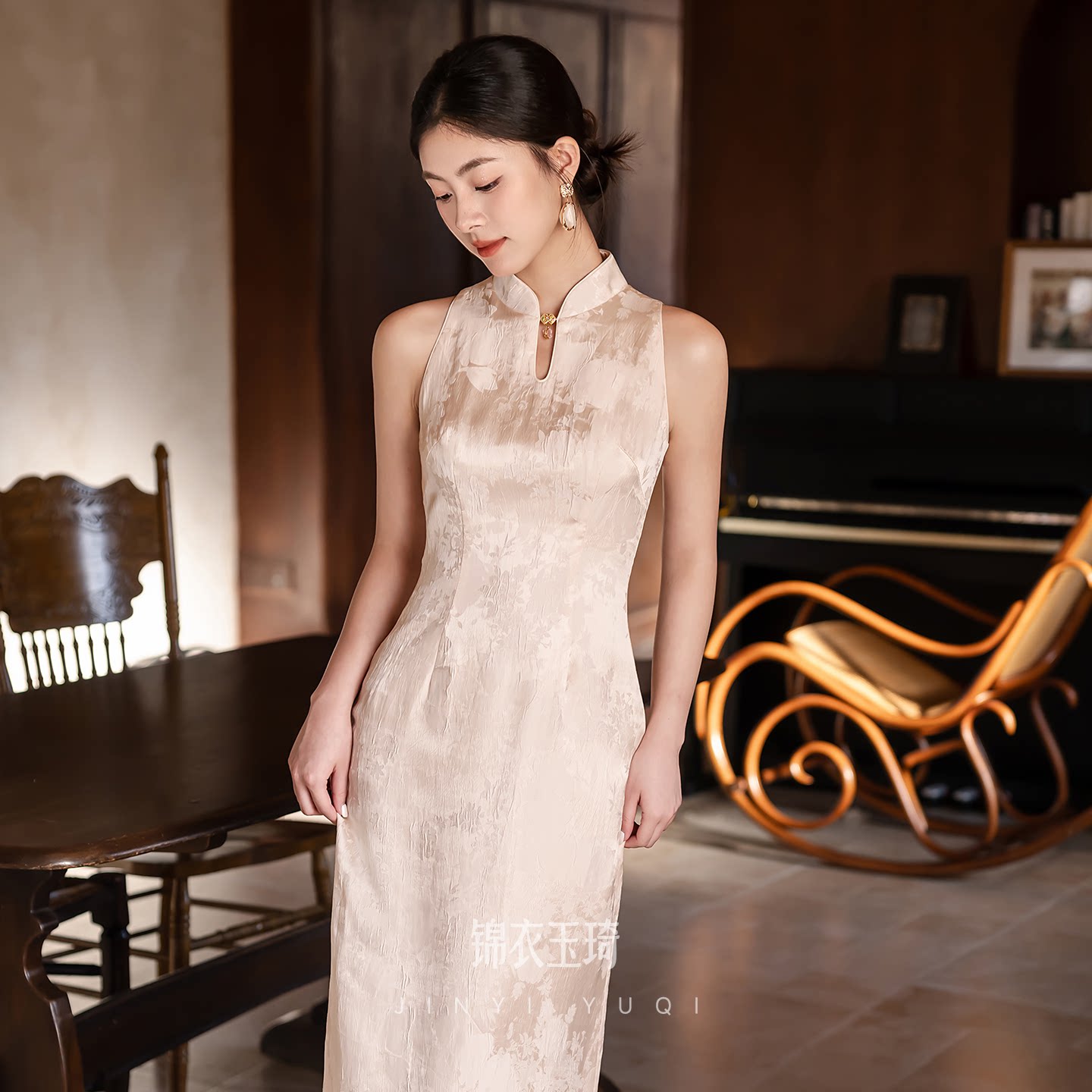新中式改良高端订婚敬酒服旗袍图片