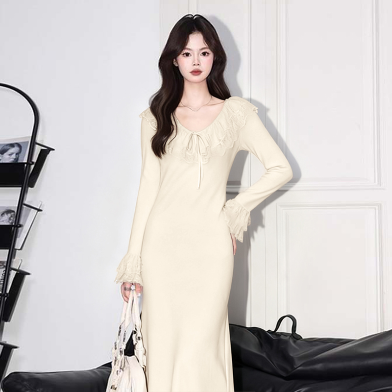 法式软糯蕾丝花边长袖连衣裙2025秋冬季新款气质A字包臀长裙D4231