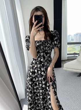 黑色碎花连衣裙女2026夏新款高级感法式显瘦方领开叉长裙6843
