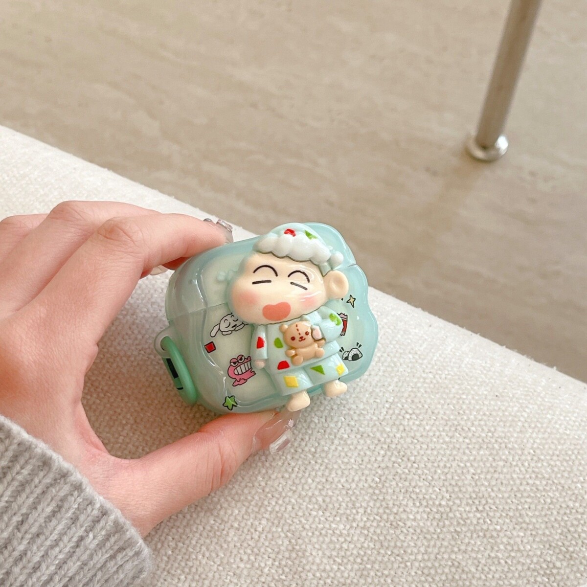 立体睡衣蜡笔小新苹果耳机壳新款适用airpods4代蓝牙耳机保护套苹果airpodspro1/2/3可爱情侣创意保护软壳女