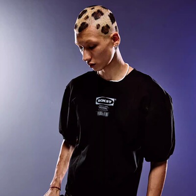 ROCKSTA “GHETTO SOLIDER”系列黑白双色宽松贴布短袖T恤