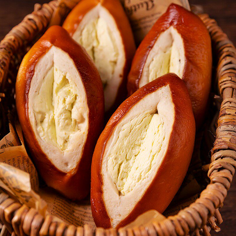 冰点哈密瓜奶酪碱水包冰激凌口感网红零食面包手撕包手作现做现发