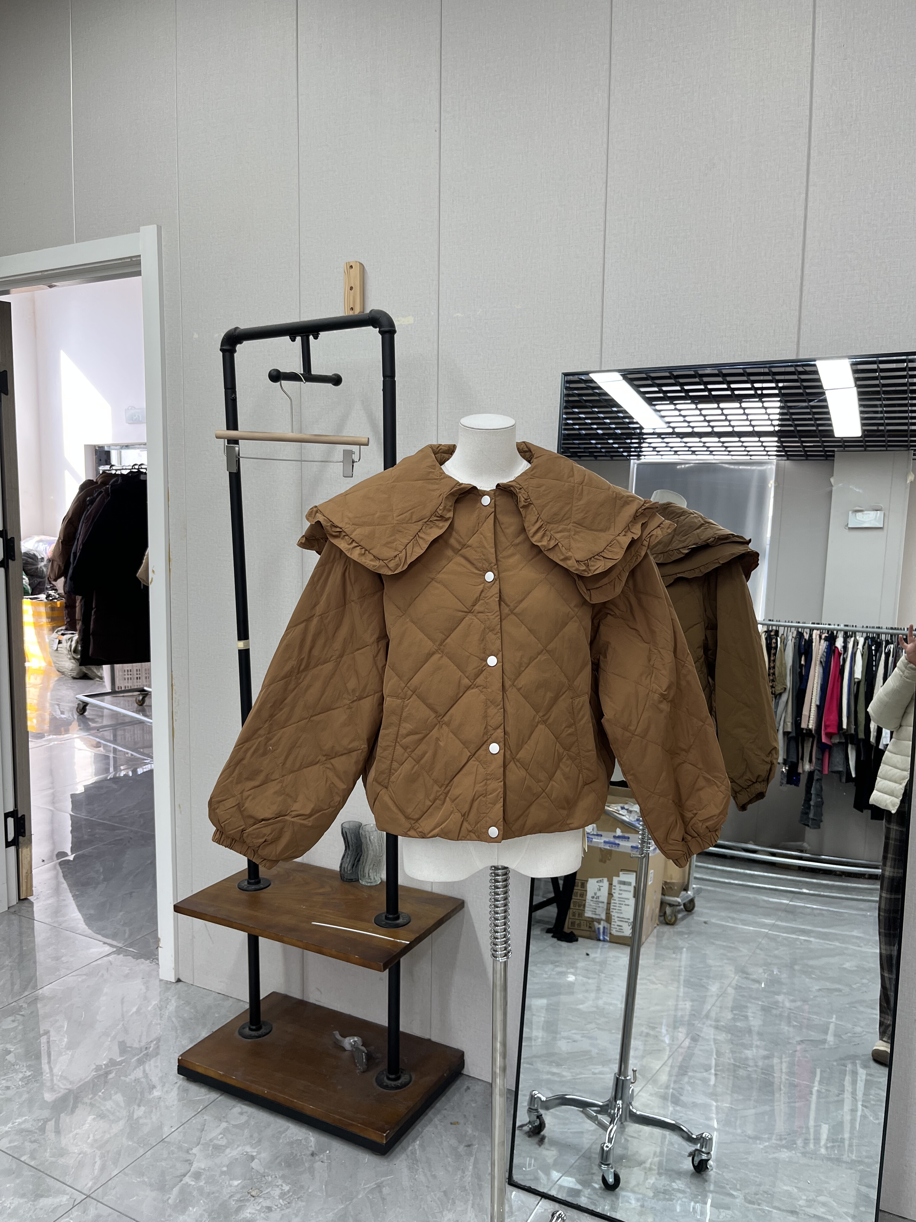 娃娃领双层领设计可爱羽绒服小个子穿搭保暖冬季卡其