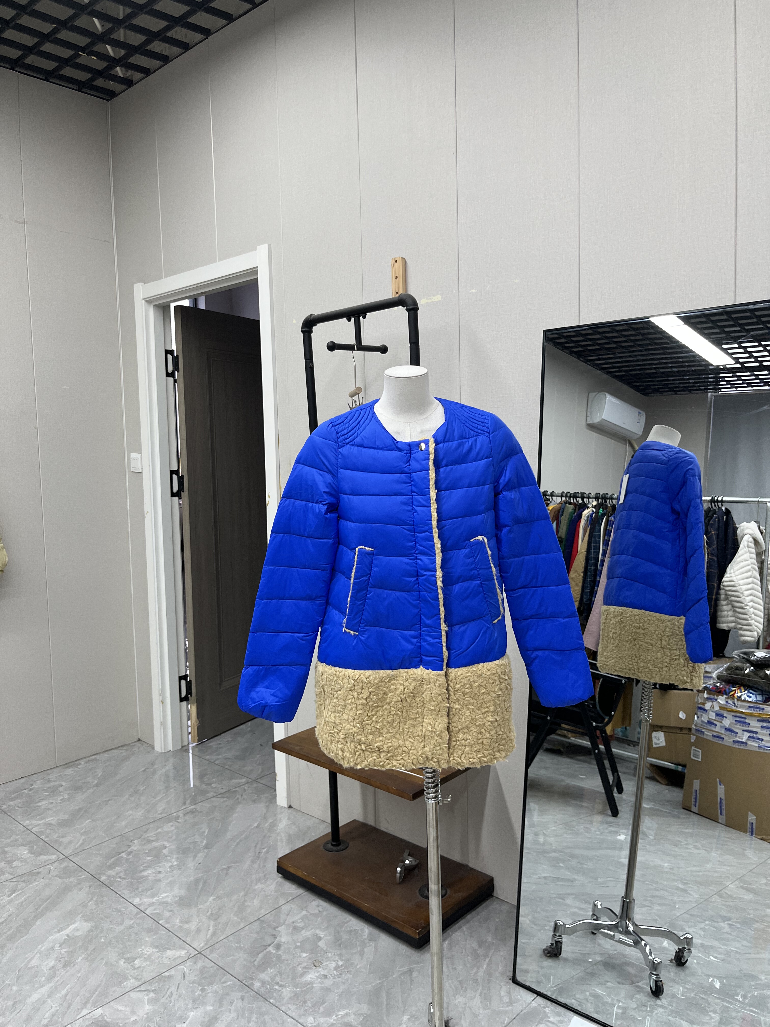 羽绒服超低福利价秋冬保暖面料拼接百搭复古显白款