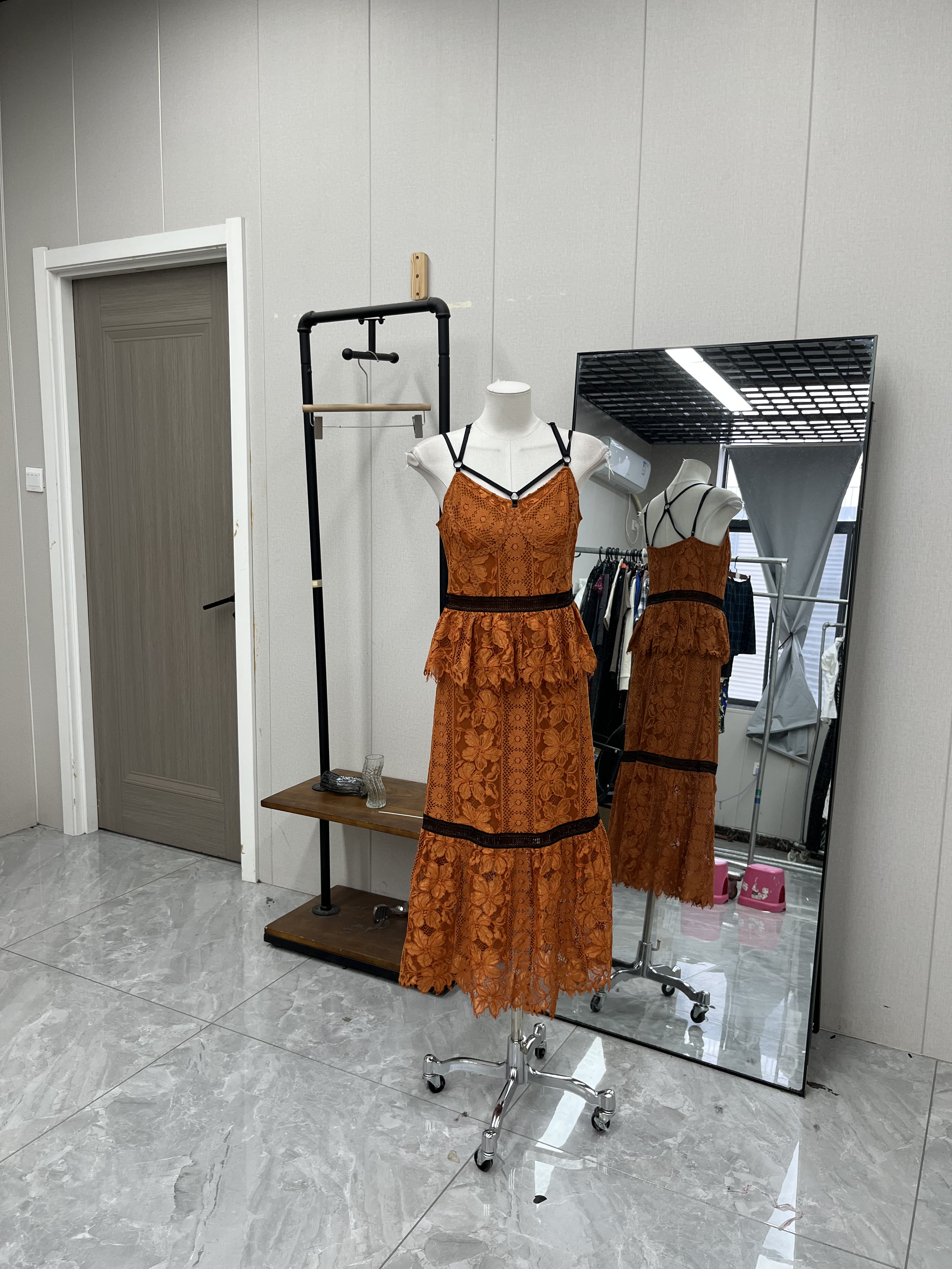 蕾丝吊带连衣裙蛋糕裙长裙甜美休闲气质显瘦高级款