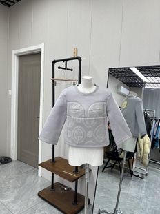 高品质灰色长袖 圆领蕾丝拼接T恤百搭休闲春秋减龄