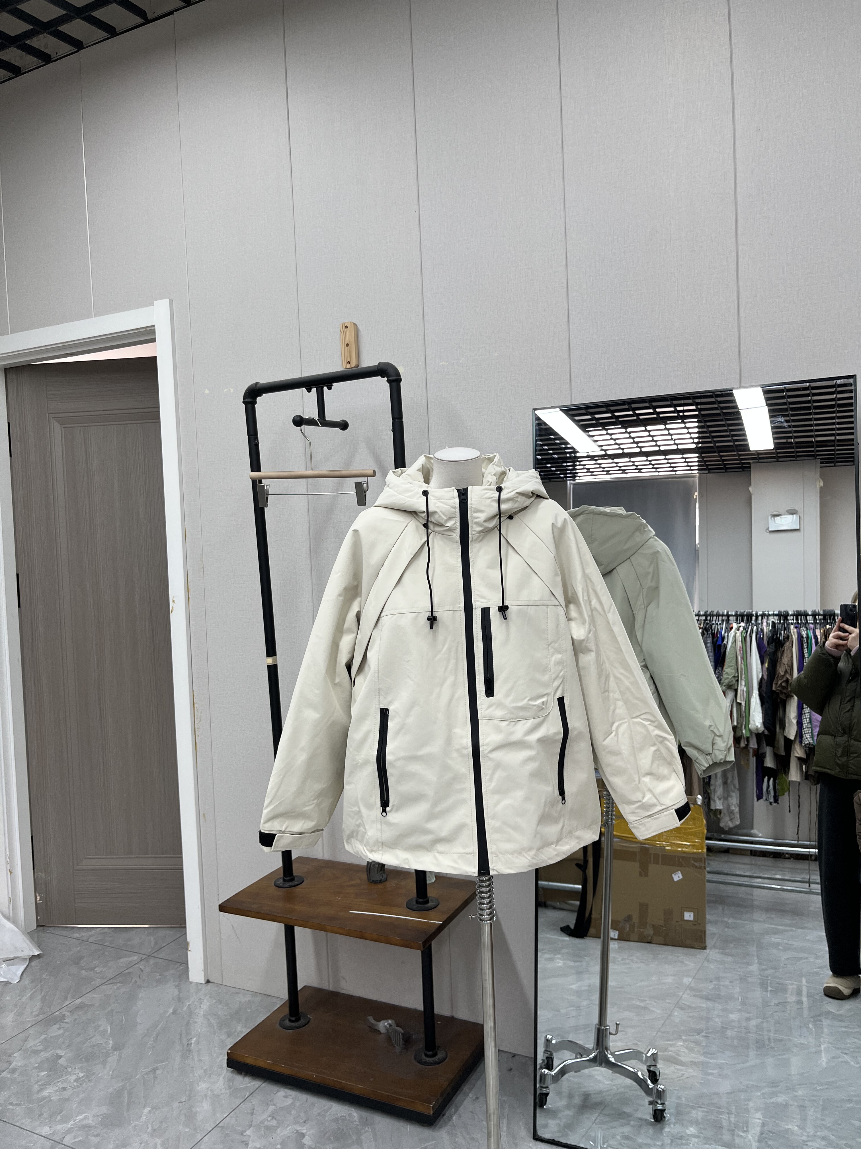 工装冲锋衣连帽羽绒服减龄防风高级保暖连帽休闲时尚