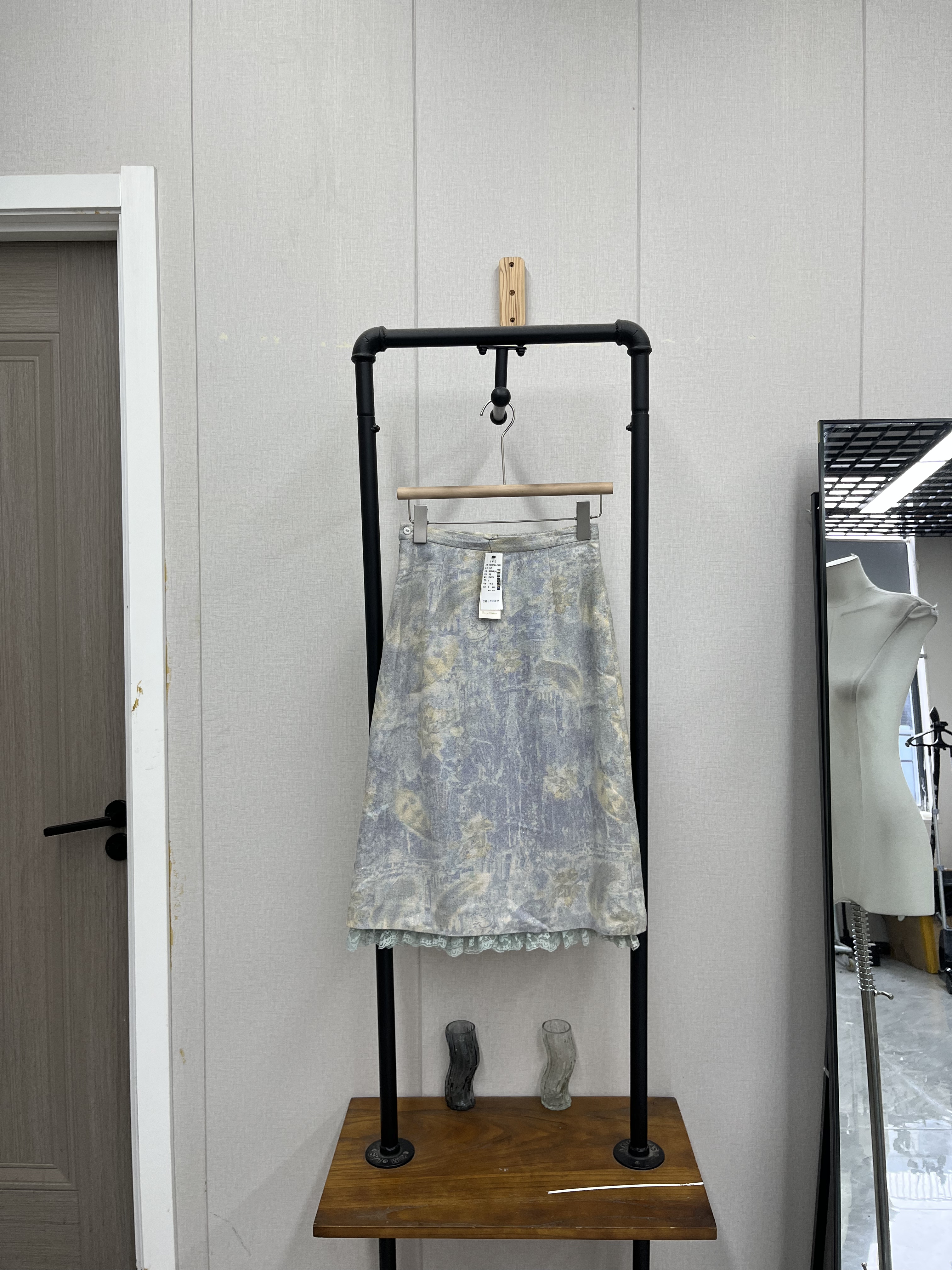 高品质呢料蕾丝拼接裙摆甜美气质A版半身裙秋冬款