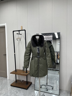 高品质复古大毛领腰带设计长款羽绒服连帽款减龄保暖