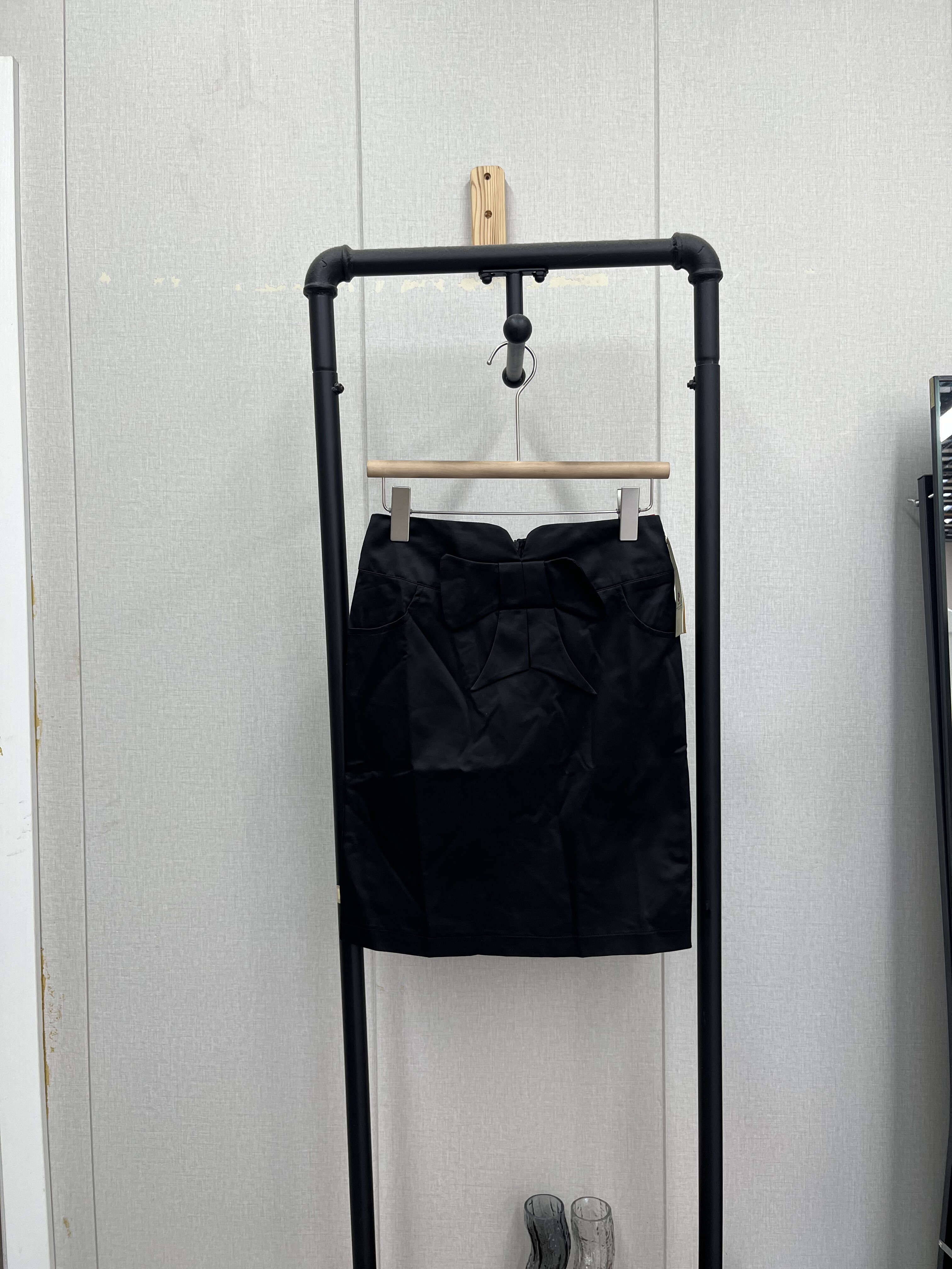 黑色缎面蝴蝶结设计半身裙春夏款减龄复古包臀裙,女装/女士精品,休闲裤,淘宝优惠券,粉丝福利购,淘宝优惠卷