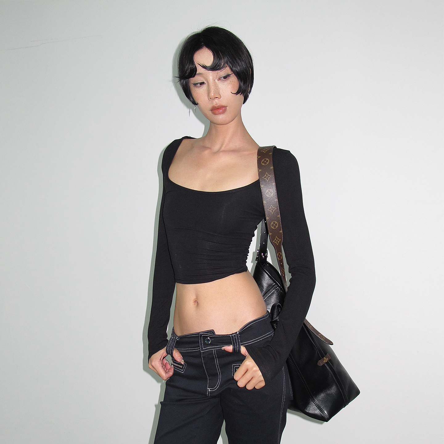 AE30 Saint 露背金属扣纽结上衣T恤 大领口修身显度内搭