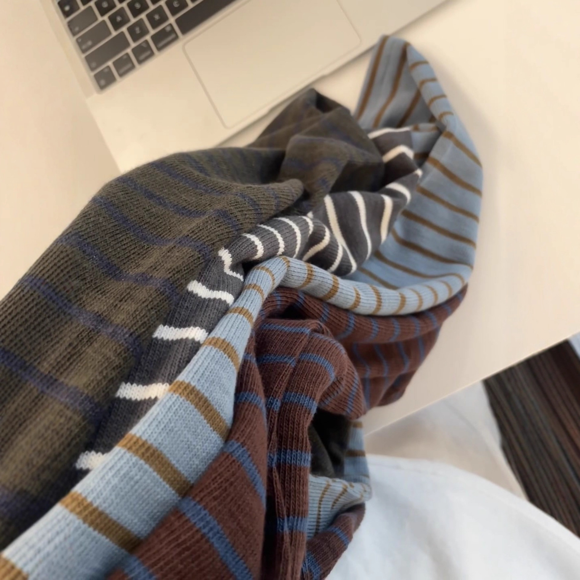 咖蓝撞色条纹长袖T恤女2025秋季韩系慵懒宽松休闲百搭针织打底衫