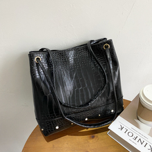 Fairy bag 2021 new Korean versatile messenger bag autumn winter wide shoulder strap new one shoulder chain bag