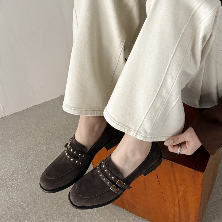 英伦风铆钉皮带扣乐福鞋女圆头低跟粗跟反绒皮绒面单鞋金属扣新品